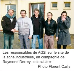 Les responsables d'AG2I et M. Derrey, colocataire (Photo Le Sud-Ouest)